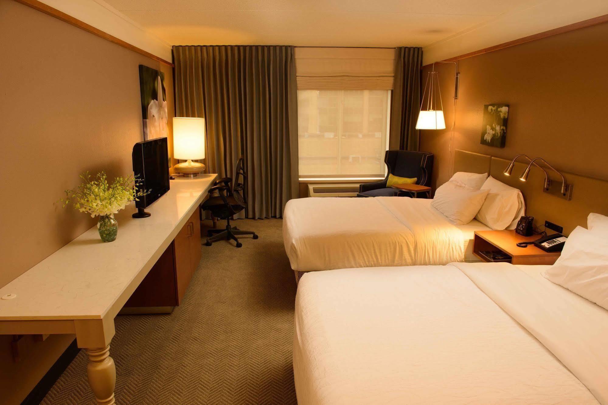Hilton Garden Inn Rochester Downtown Exterior foto